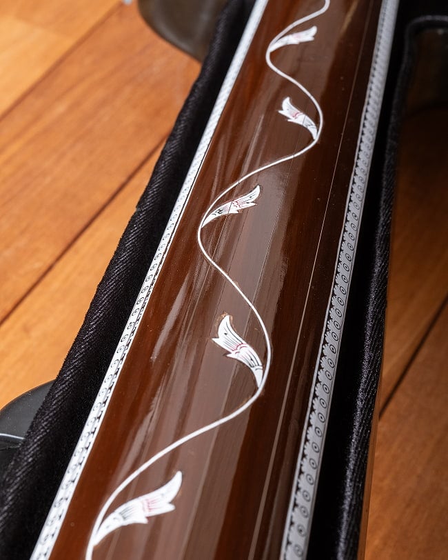 タンプーラ 〔全長約130cm〕 インド古典音楽 声楽用ドローン楽器 ハードケース付き 7 - 拡大写真です