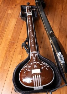 タンプーラ 〔全長約130cm〕 インド古典音楽 声楽用ドローン楽器 ハードケース付き(ID-TPL-3)