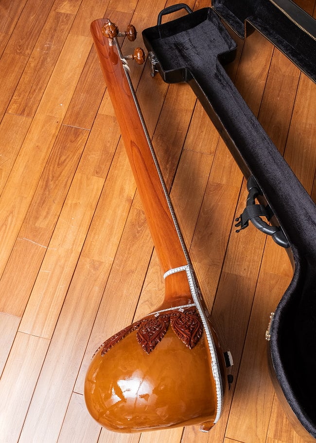 タンプーラ 〔全長約142cm〕 インド古典音楽 声楽用ドローン楽器 大型モデル ハードケース付き 10 - 側面からの写真です