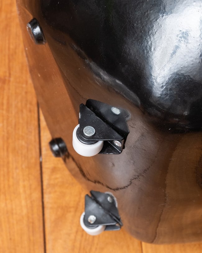 タンプーラ 〔全長約142cm〕 インド古典音楽 声楽用ドローン楽器 大型モデル ハードケース付き 20 - コロコロがついています