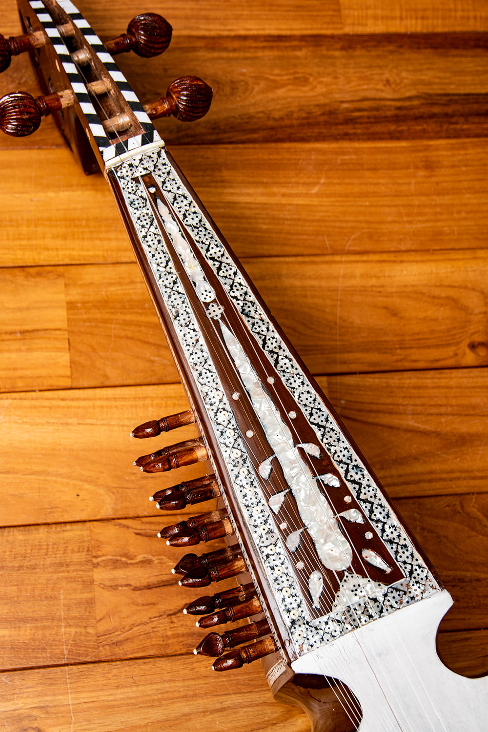アフガニスタン パキスタン 楽器 ルバーブ アフガニスタンの民族楽器