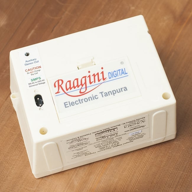 タンプーラマシン - Ragini Digital Electric Tanpula 4 - 裏面です。ミニピンジャックでステレオアウトできます