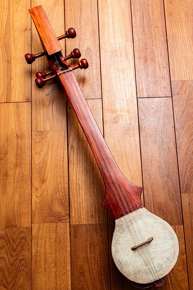 トゥンナ tungna ネパール伝統の弦楽器 9 - 2：シンプルの表面です。
