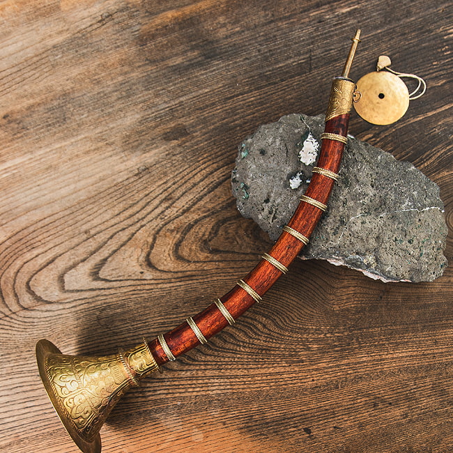 シャナーイ shanai ネパールの伝統的ラッパ 7 - 湾曲した管楽器です。