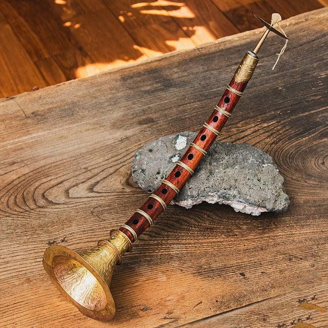 シャナーイ shanai ネパールの伝統的ラッパの写真1枚目です。ネパールの伝統楽器です。笛,ラッパ,トランペット,結婚式