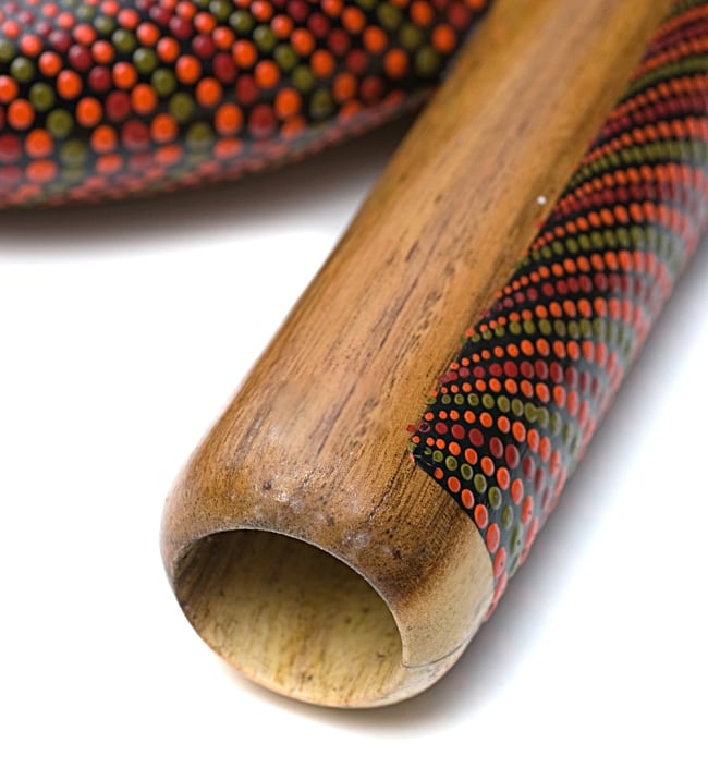 スパイラル・ディジュリドゥ【木目 赤系】の商品写真 4枚目 吹き口部分の拡大です。※こちらは柄違いの商品です。