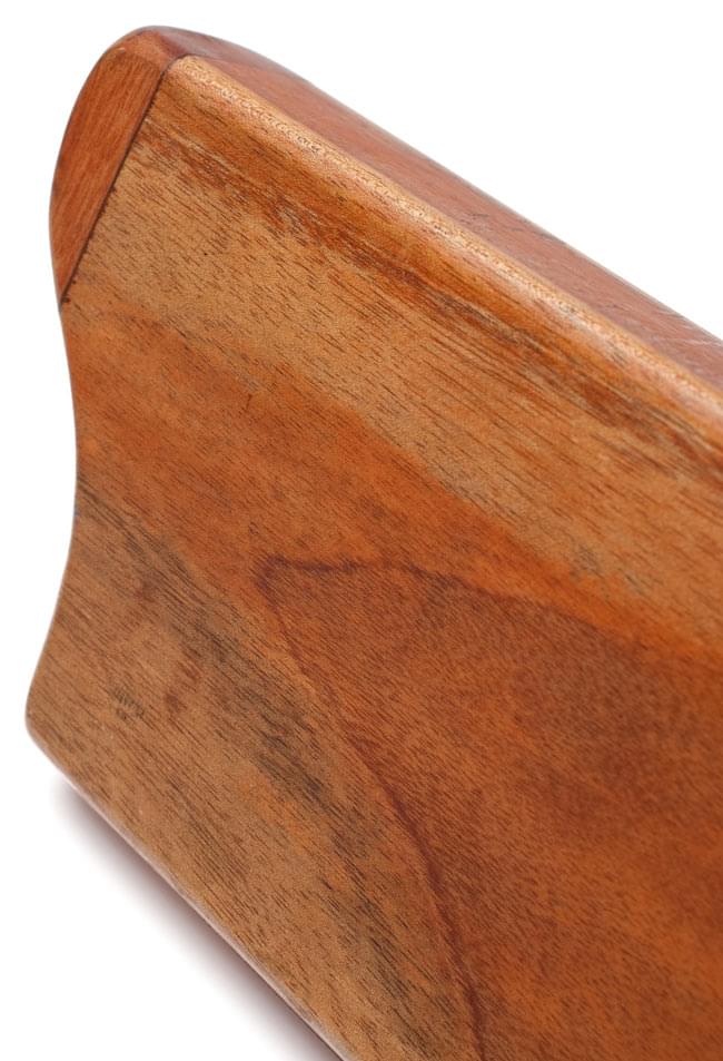 ボックス・ディジュリドゥ【木目・茶・艶なし】 4 - 木目を近くで見てみました。自然な仕上がりが魅力的ですね。