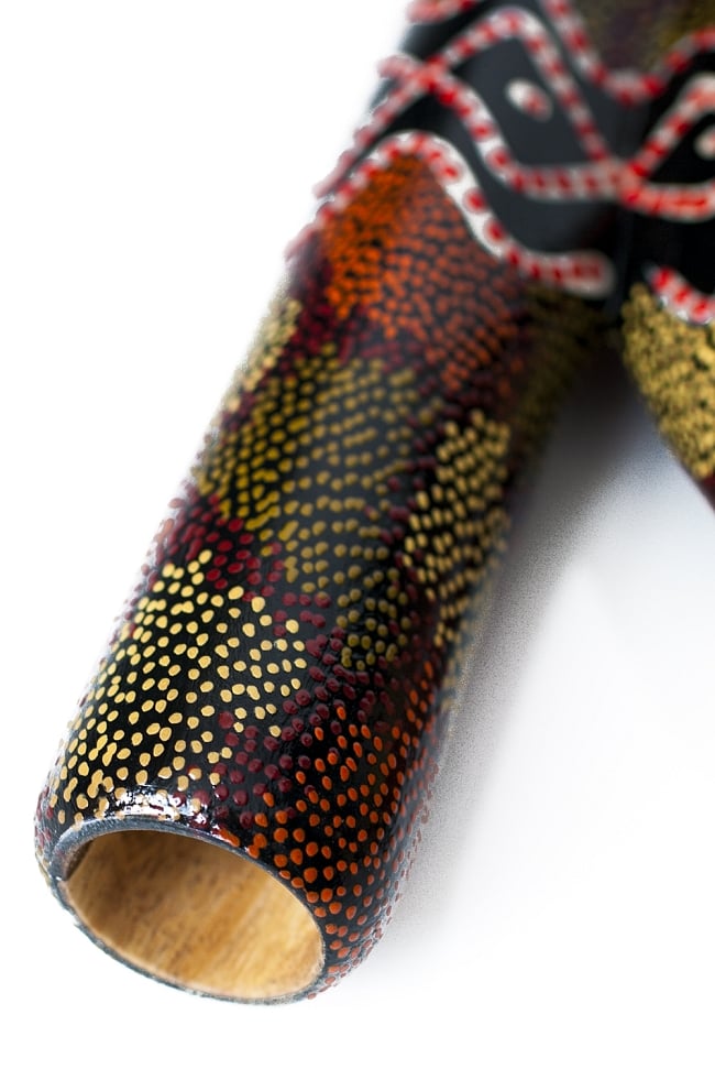 スパイラル・ディジュリドゥ【総柄・黒×オレンジ×クリーム系】の商品写真 2枚目 吹き口部分の拡大。