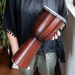 〔高さ：約40cm〕素朴な木の風合いが魅力 プレーン　ジャンベ｜バリ島の手作り民族楽器・コンパクトサイズの木製パーカッション - サブ2