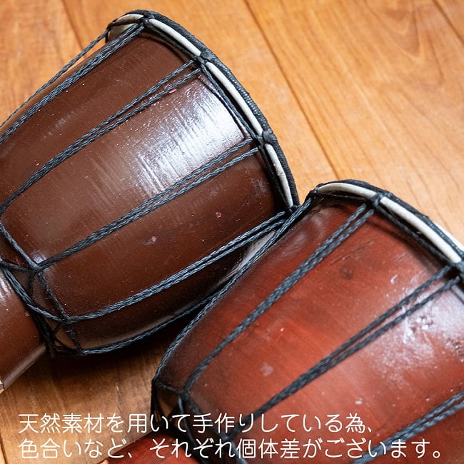 〔高さ:約40cm〕色鮮やかなドットペイントが魅力 ジャンベ|バリ島の手作り民族楽器・コンパクトサイズの打楽器パーカッション 11 - 天然素材を用いて手作りされている為、木やニスの色合いには個体差がございます。
