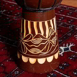 〔高さ：約30cm〕木彫りされた立体感ある模様が魅力的なジャンベ｜バリ島の手彫り民族楽器・コンパクトサイズの木製パーカッション - サブ5