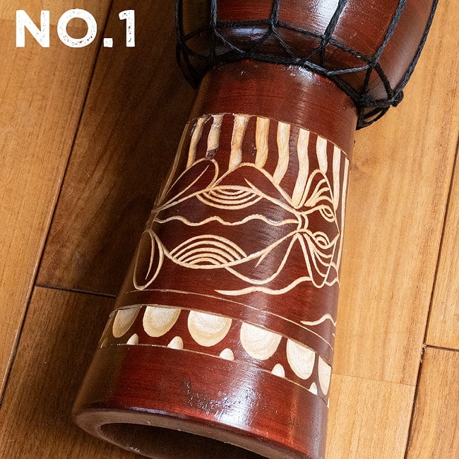 〔高さ:約40cm〕木彫りされた立体感ある模様が魅力的なジャンベ|バリ島の手彫り民族楽器・コンパクトサイズの木製パーカッション 12 - No.1:ゲッコーさん柄 *木彫りの為、彫りには個体差がございます。