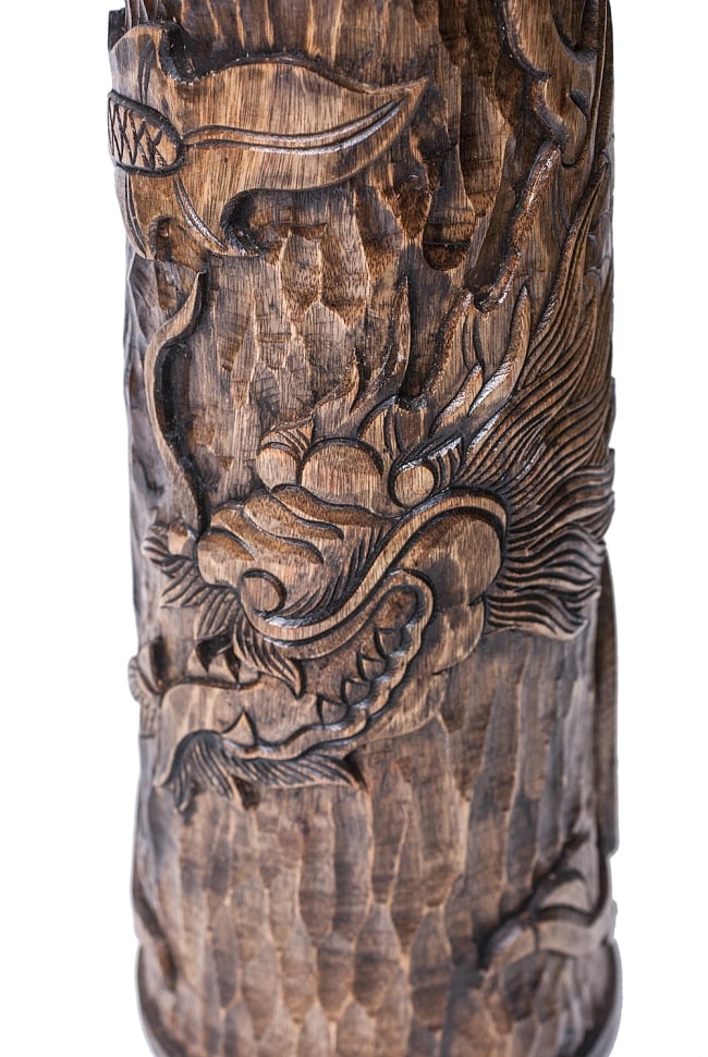 ドラゴン彫刻ジャンベ (高さ 80cm 直径 31cm) 2 - 精悍な顔つきの龍です。