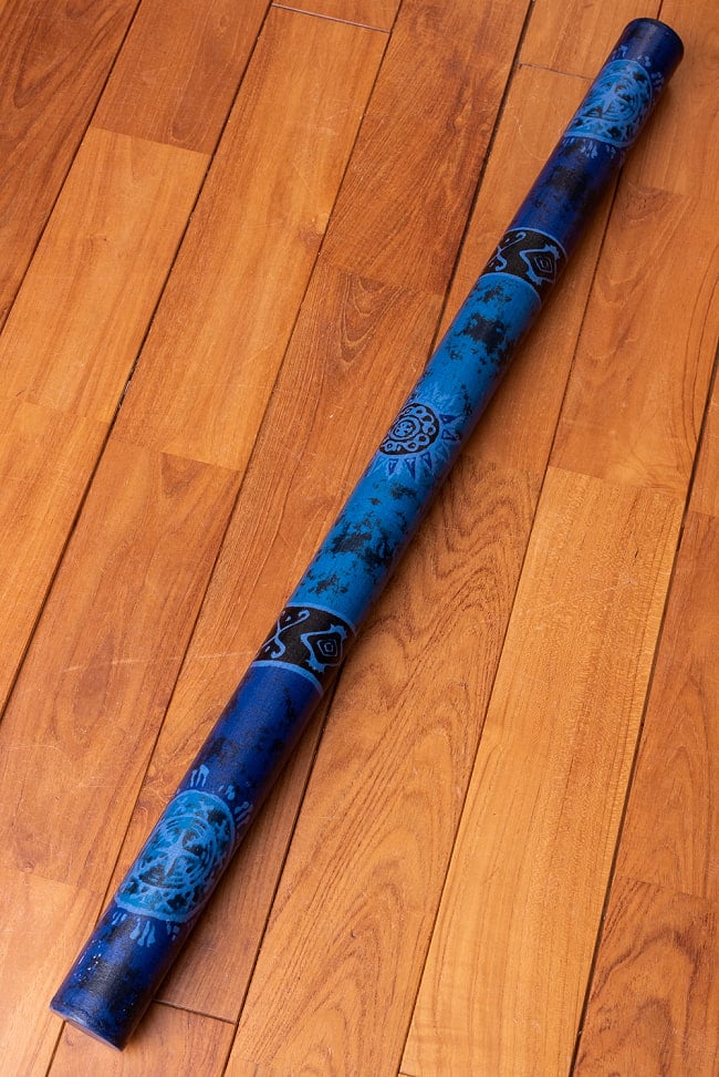 レインスティック 雨音がする民族楽器(100cm、PVC【ブルー・伝統模様】) 2 - 全体写真です