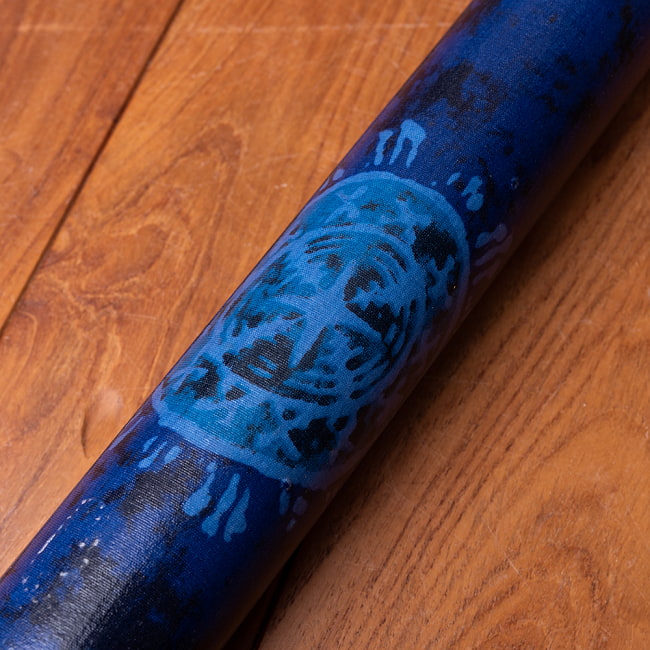 レインスティック 雨音がする民族楽器(100cm、PVC【ブルー・伝統模様】) 6 - 拡大写真です。