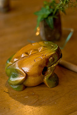 カエル型のギロ - 中 緑 - サブ2