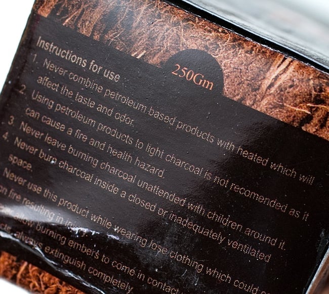 シーシャの炭 COCONUT COAL - 30個入り　樹脂香・レジン香にもオススメ 3 - 使用方法などが書かれています。箱はそれなりのインド品質です。