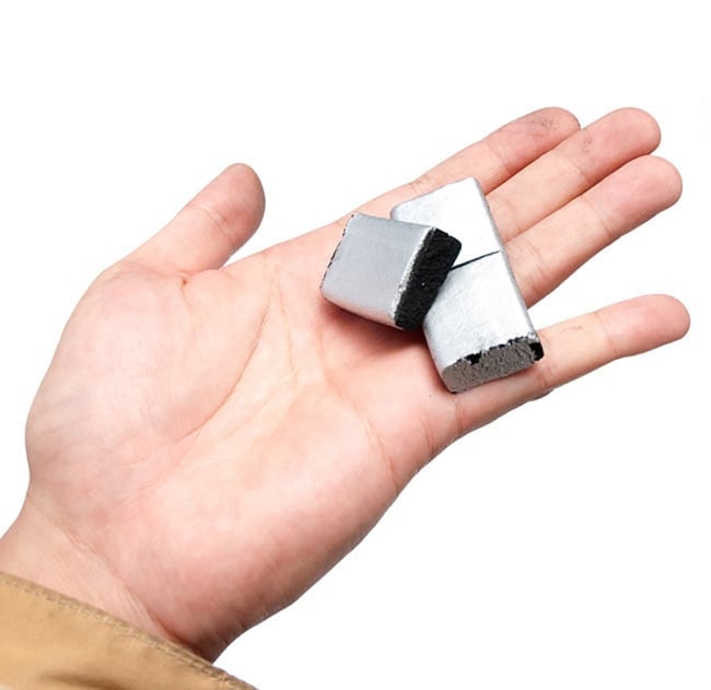 【10個セット】シーシャの炭 シルバーチャコール - 30個入り　樹脂香・レジン香にもオススメ 5 - このように、つながっている部分をポキっと簡単に折ることが可能です。