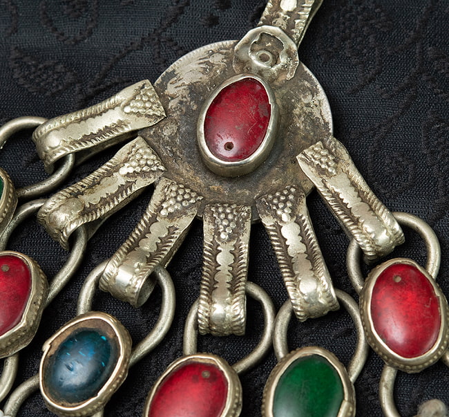 【一点物】クチ族のアンティーク ペンダント - トライバルジュエリー 2 - アップにしてみました