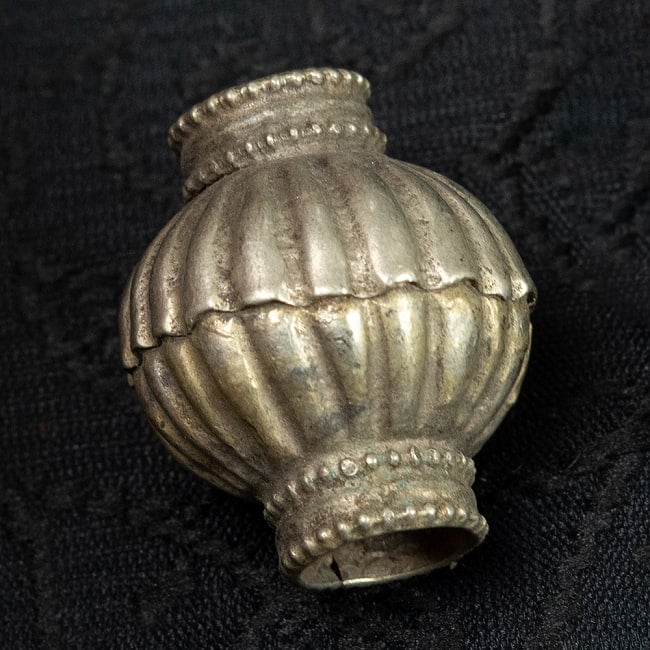 クチ族のビンテージ ビーズ - トライバルジュエリー 4 - アップにしてみました