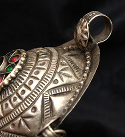 【一点物】色々使えるクチ族のアンティーク ペンダント - トライバルジュエリー【約6cm x 10cm】 - サブ3