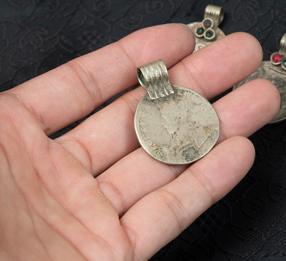 オールドコインを使ったボタン - アフガニスタンのトライバルジュエリー 【15枚セット】 の通販 - TIRAKITA.COM