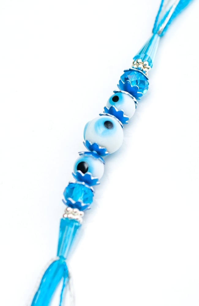 ナザール・ボンジュウのシンプル紐ブレス 2 - 装飾部分をアップにしてみました。