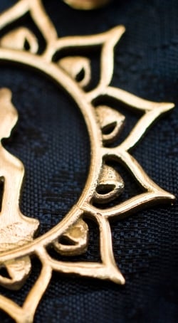 ブッダのゴールドペンダントトップ - サブ2