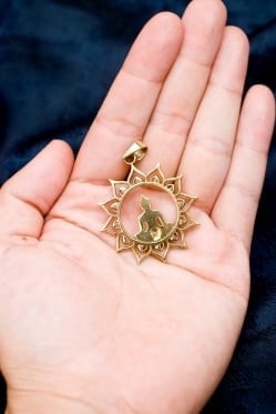 ブッダのゴールドペンダントトップ - サブ5