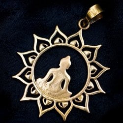 ブッダのゴールドペンダントトップ