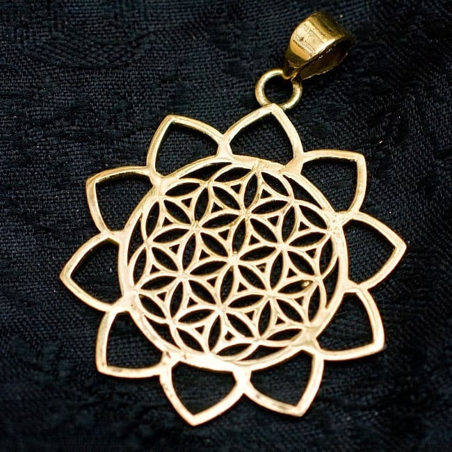 Flower of Lifeの花ふちどりゴールドペンダントトップ -直径約4.5cmの写真アクセサリ,ペンダントトップ,ペンダント,ゴールド,Flower of life,フラワーオブライフ,神聖幾何学模様