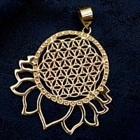 Flower of Life　蓮ふちどりのゴールドペンダントトップ -約5cmx4.5cmの商品写真