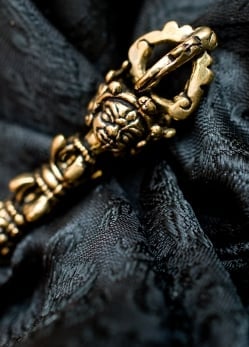 ヴァジュラのゴールドペンダントトップ -直径約6cm - サブ3