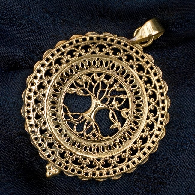 生命の木　Tree of Life のゴールドペンダントトップ -直径約4cmの写真アクセサリ,ペンダントトップ,ペンダント,ゴールド,
