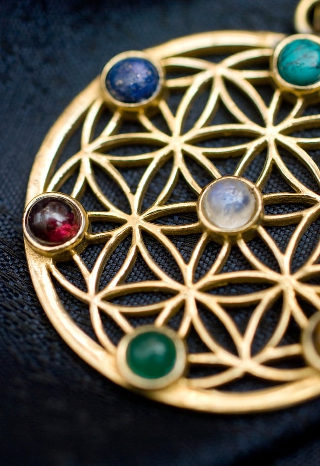 Flower Of life の天然石ゴールドペンダントトップ -直径約3.5cm 2 - 一部分を拡大しました