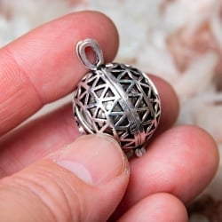 【全2色】エスニック文様のガムランボール ペンダントトップ - トライアングル - サブ4