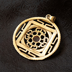 中心にストーンが施された　曼荼羅ゴールドペンダントトップ　ネックレス - サブ5