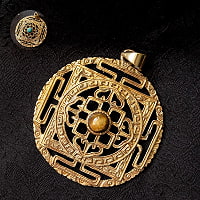 中心にストーンが施された　曼荼羅ゴールドペンダントトップ　ネックレス(ID-ACS-379)