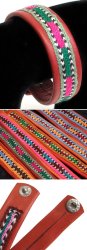 エスニックなレザーリストバンド　【ピンク〜赤〜オレンジ系】の商品写真