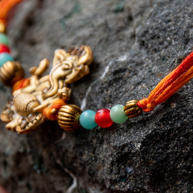 ラーキー - インドの紐ブレスレット ガネーシャ 3 - 細部を見てみました。