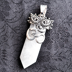 オーンと天然石のペンダントトップ -直径約3.5cm - サブ2