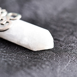 オーンと天然石のペンダントトップ -直径約3.5cm - サブ3