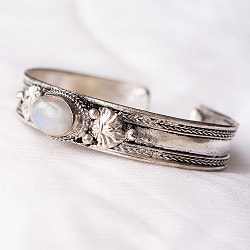 神秘の国ネパールで作られた　天然石のメタルブレス　フリーサイズ - サブ2