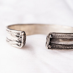 神秘の国ネパールで作られた　天然石のメタルブレス　フリーサイズ - サブ5