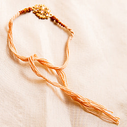 ラーキー - インドの紐ブレスレット　ゴールド四角形 - サブ4