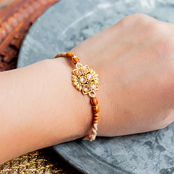 ラーキー - インドの紐ブレスレット　ゴールド四角形 - サブ5