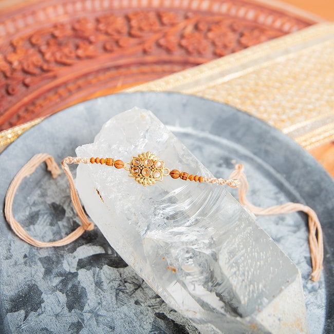 ラーキー - インドの紐ブレスレットゴールド四角形の写真ブレス,ブレスレット,アンクレット,ラクシャバンダン,Rakhi,Raksha Bandhan,ラーキー,ギフト,ヒンドゥー教,紐ブレスレット,お守り,開運,組み紐,エスニック,エレガント