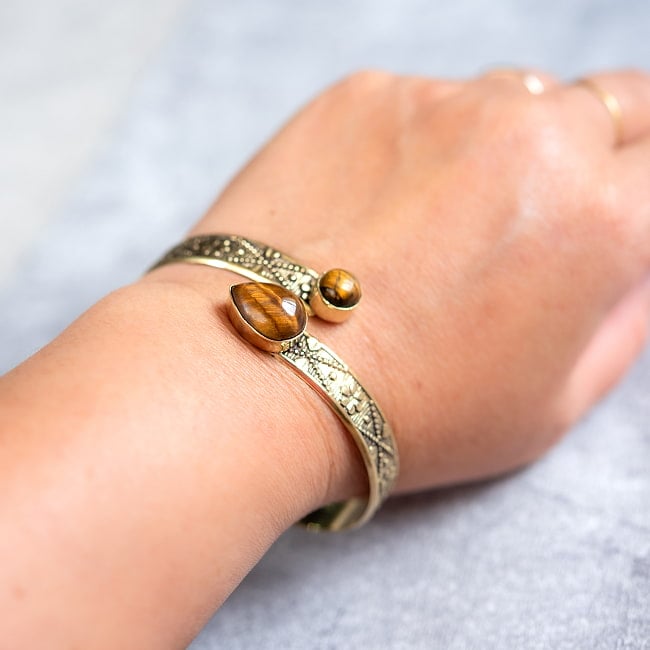 2つの天然石のメタルブレス　ティアドロップ 4 - 実際に着用してみました