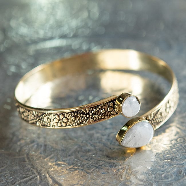 2つの天然石のメタルブレス　ティアドロップ 8 - 1：ムーンストーン