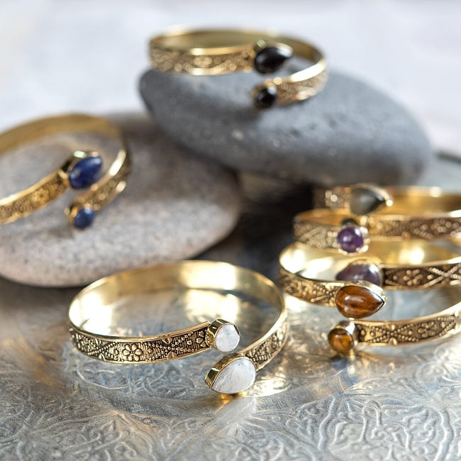 2つの天然石のメタルブレス　ティアドロップの写真ブレスレット,天然石,パワーストーン,アクセサリー,腕輪,ゴールド,メタル